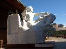 Model Crazy Horse - pierwszy plan, rozpoczęte dzieło - plan drugi