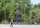 Pomnik J. Pilsudskiego na Placu Litewskim.