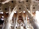 Sklepienie jedynej wykoczonej nawy Sagrada Familia