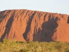 Uluru - światłocienie w szczelinach