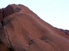 Szlak na szczyt Uluru po zmroku