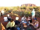 Tumy turystw podziwiajce sunset over Uluru