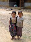 dzieci w laotaskiej wiosce