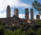 Widoczne z daleka wieżyce San Gimignano