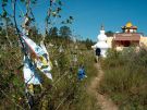 Flagi modlitewne, stupa i dacan w Uan Ude