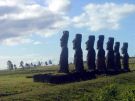 A Kivi – stanowisko 7 moai, jedyne wewnątrz wyspy