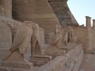 Horusy strzegce wityni w Abu Simbel